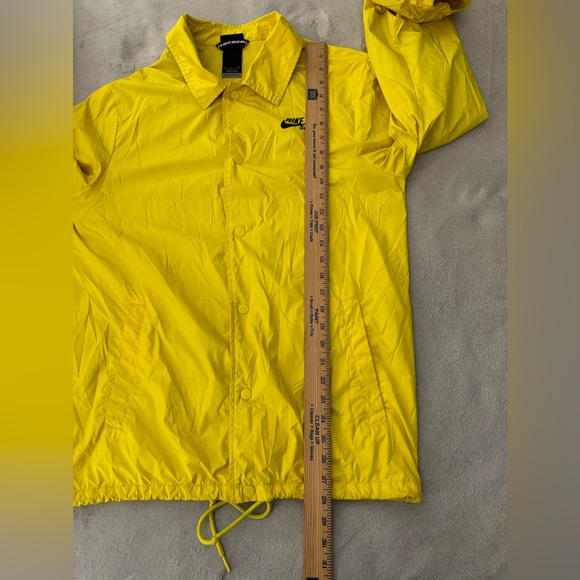 Nike SB Yellow Coach Jacket Men Size Small Button Down Pockets Windbreaker - Picture 7 of 9
